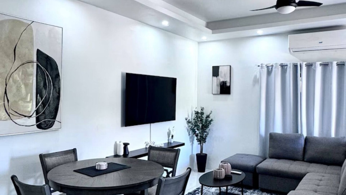 West Gate Hills Apartment | Upscale Urban Oasis - Luxury Two Bedroom Apt Prime Location mins from the beach