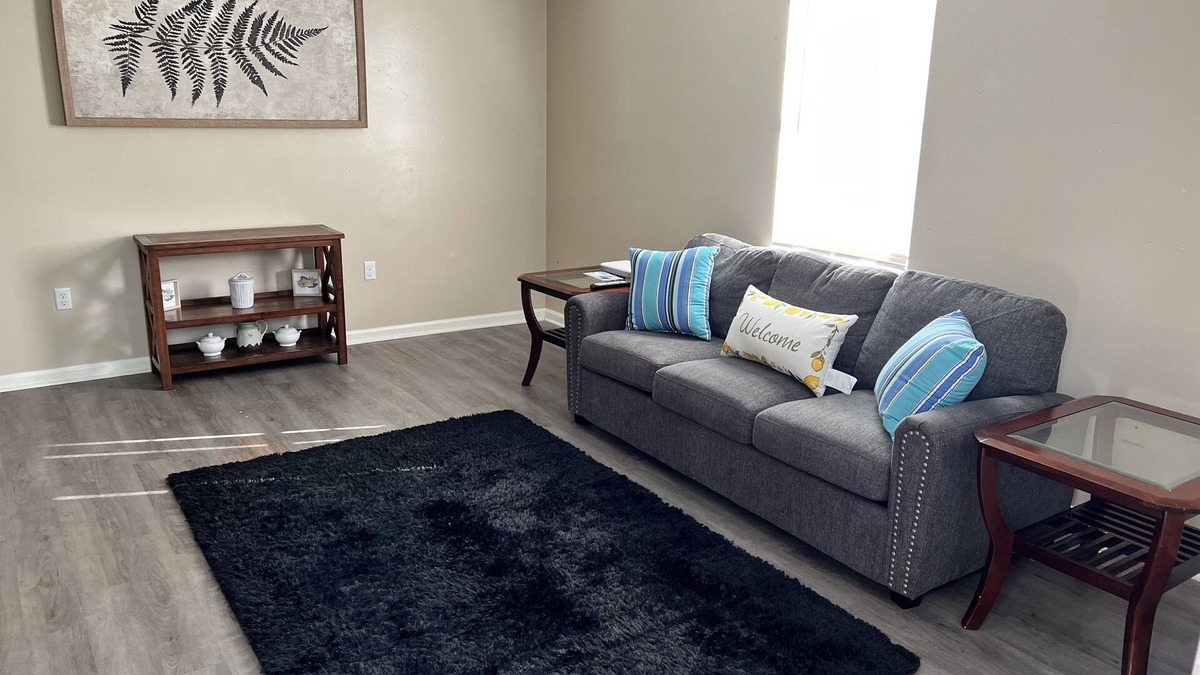 Valdosta Apartment | Upstairs Duplex Near VHS Stadium