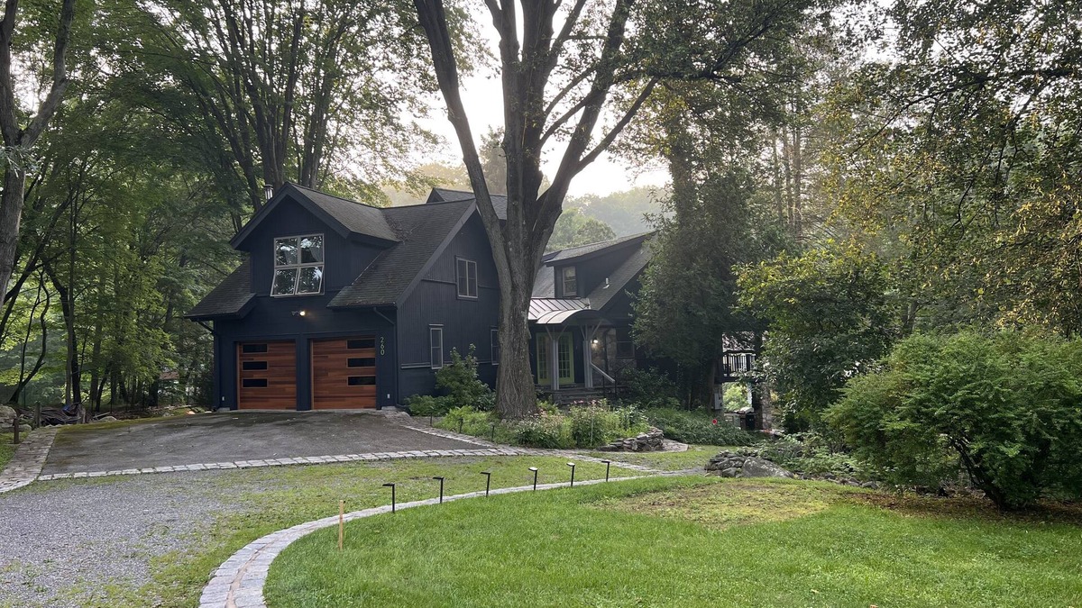 Putnam Valley House | Upstate group-sized home in Putnam Valley, 15 minutes from Cold Spring, NY
