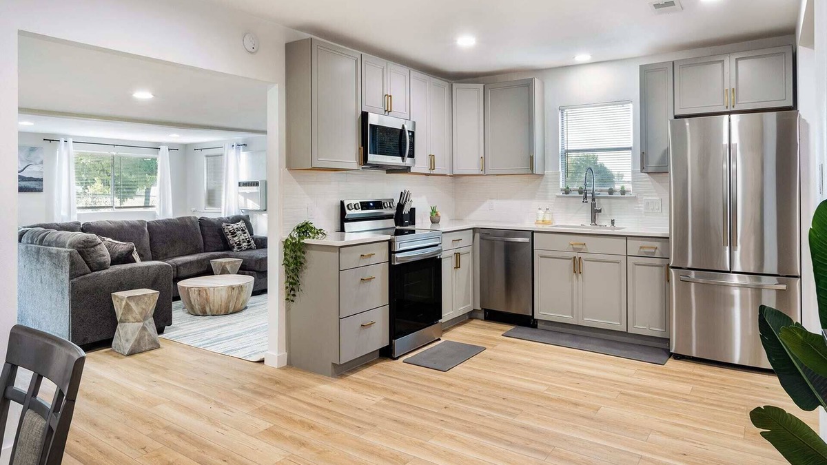 Highland House | Upstay - Bungalow w Games, Golf, BBQ Grill & Patio