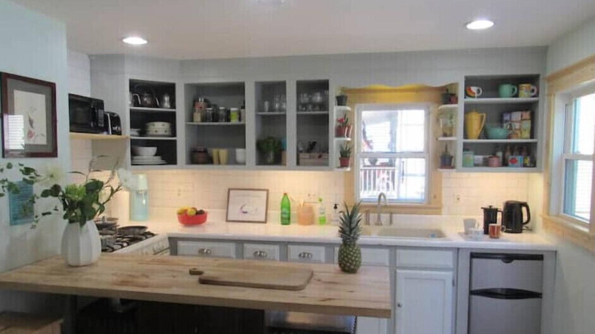 Kingston Apartment | Uptown 2 bedroom w Garden