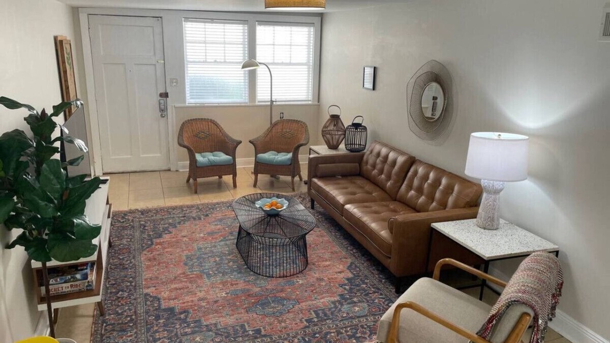 Audubon House | Uptown Beautiful Apt | Steps to Tulane/Loyla