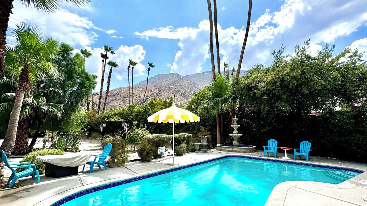 Old Las Palmas House | Uptown Design District Walking distance to Downtown Palm Springs!