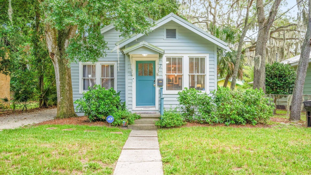 St. Augustine House | Uptown Escape – Sleeps 6, Pet & Family Friendly