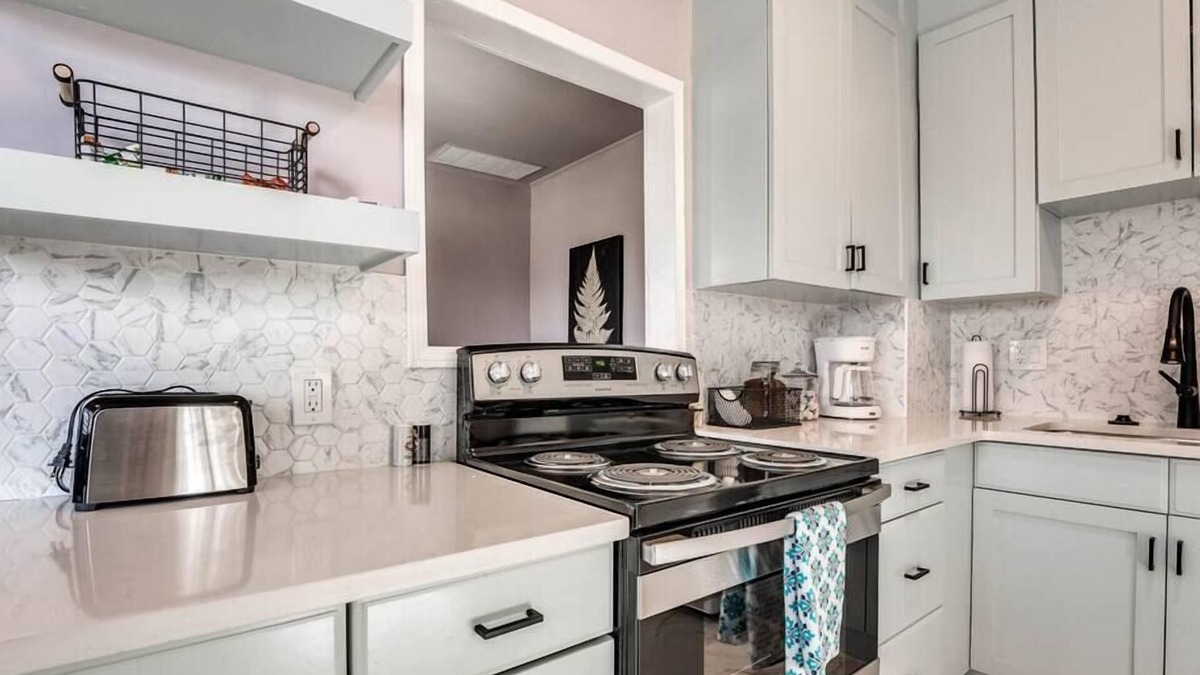 Central Oklahoma City House | Uptown OKC 5 BR w/spa!