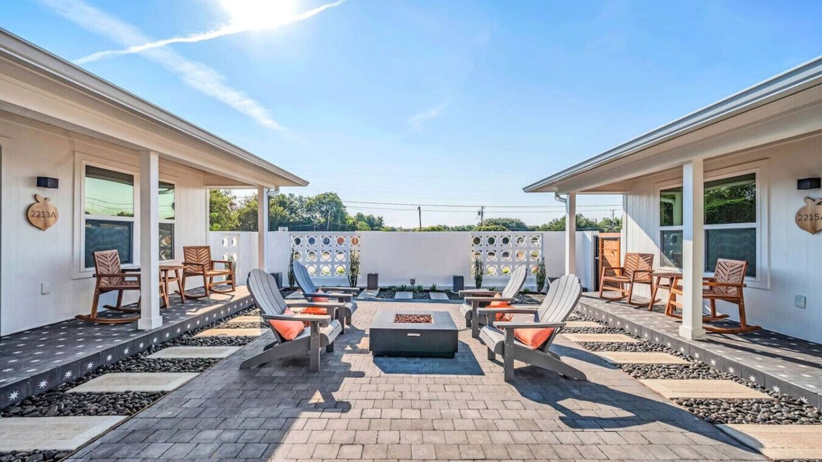 Austin Ave. Condo | Uptown Peach ~Suite Minutes from Magnolia + Baylor