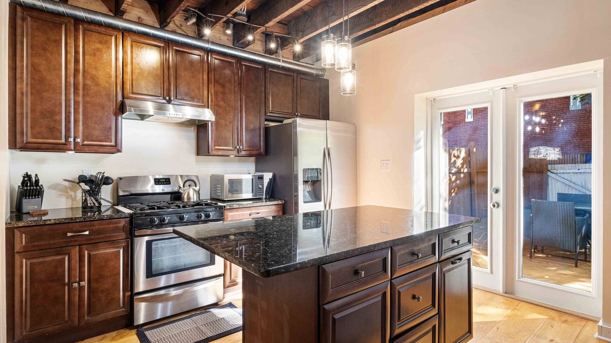 Bluff House | Uptown Stay *Near PPG Paints*