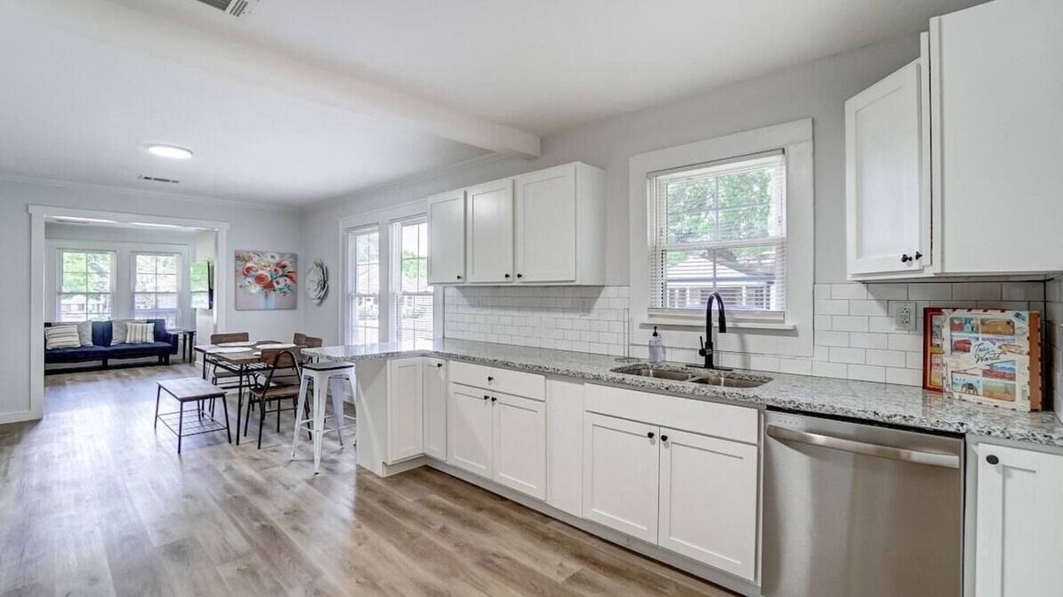 Paw Creek House | Uptown Style I Hot Tub & Fire Pit I King Suite