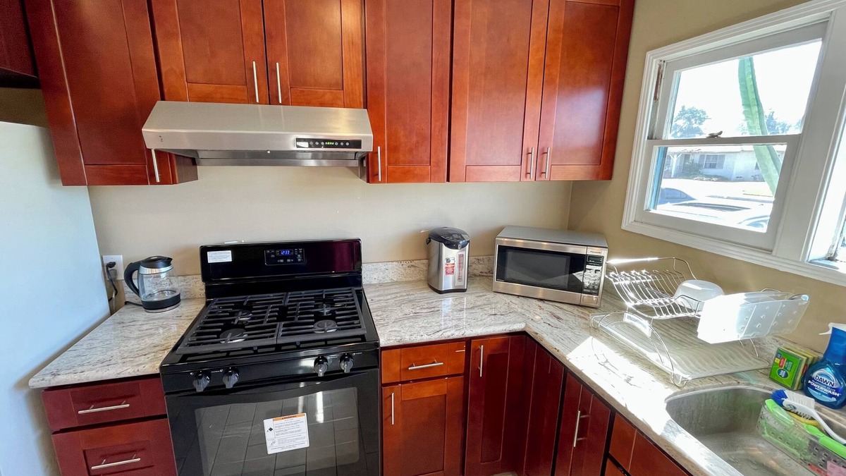 El Monte House | Urban 2-Bedroom House Newly Remodeled with WiFi, AC, PPV TV in lovely El Monte