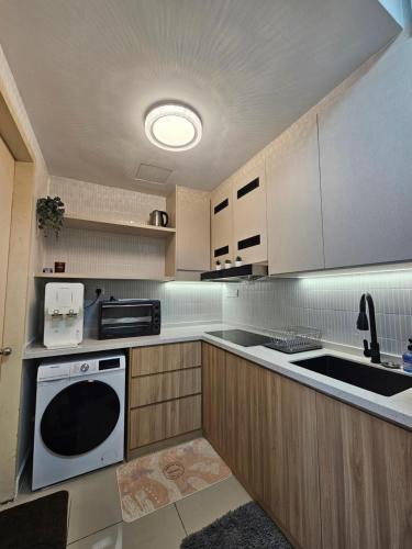 Batu Caves Apartment | Urban 360 Batu Caves Sri Gombak Selayang Wifi Netflix by N&N