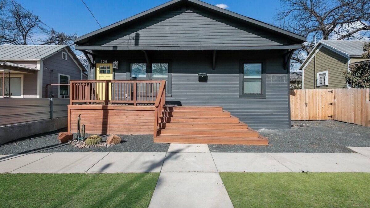 Historic Garderns House | Urban Bungalow Downtown