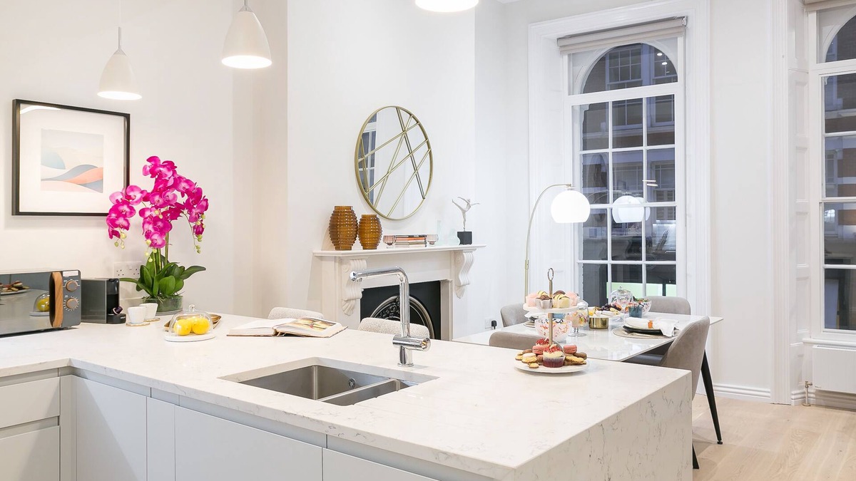 Covent Garden Apartment | Urban Chic - Acre