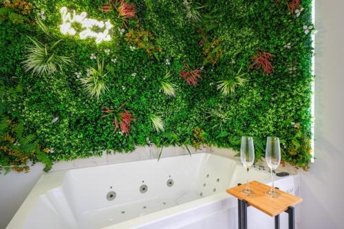 Saint-Michel Apartment | Urban Chic Hypercentre, Spa double