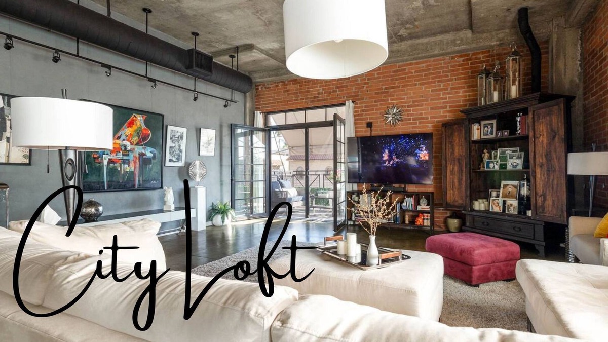 Hillcrest Apartment | Urban Chic Manhattan Style Loft w/Terrace
