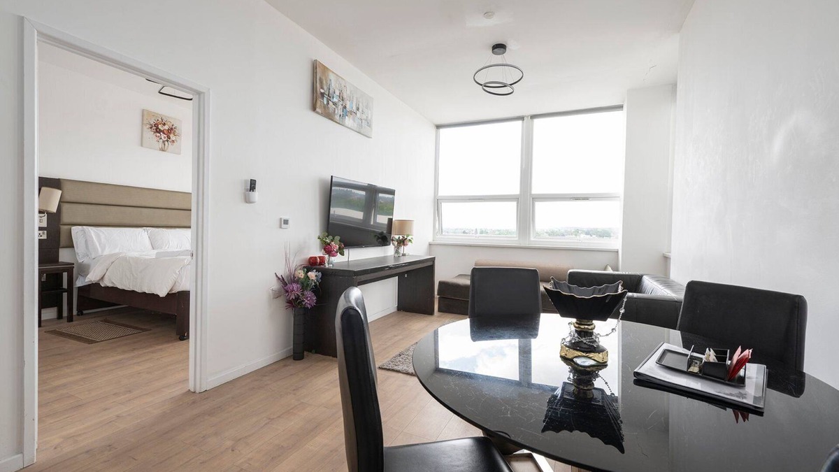 Smethwick Apartment | Urban Chic Stay in West Midlands