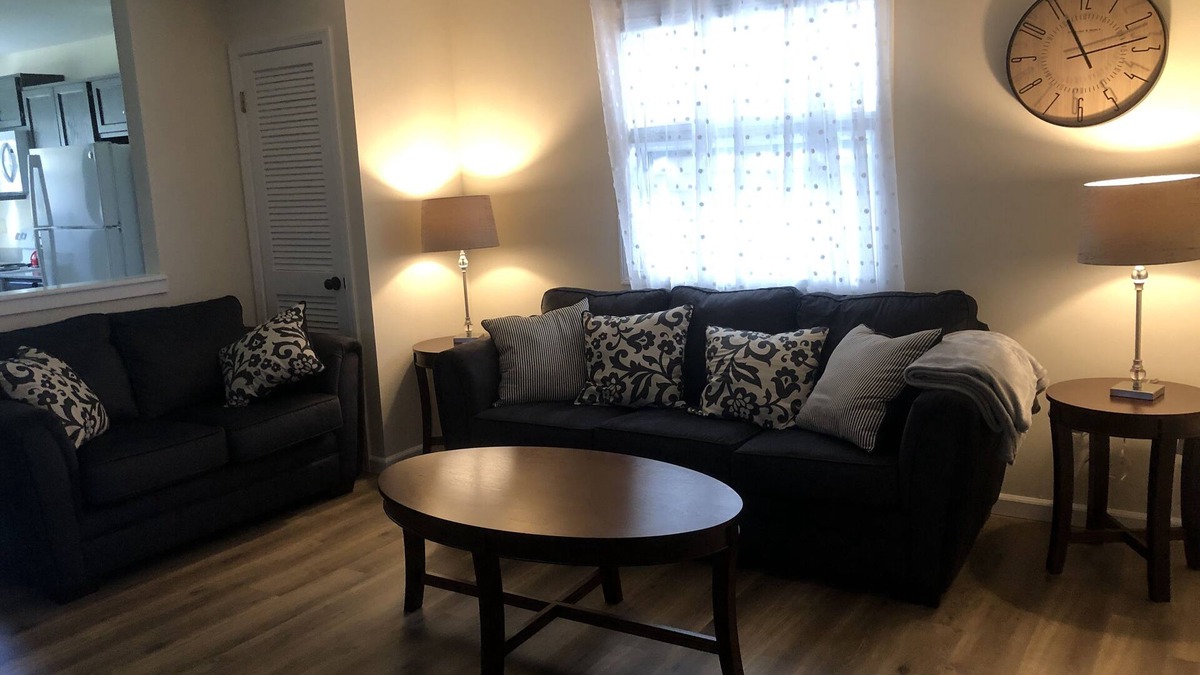 Washington Apartment | Urban comfort just remodeled! Located downtown Washington