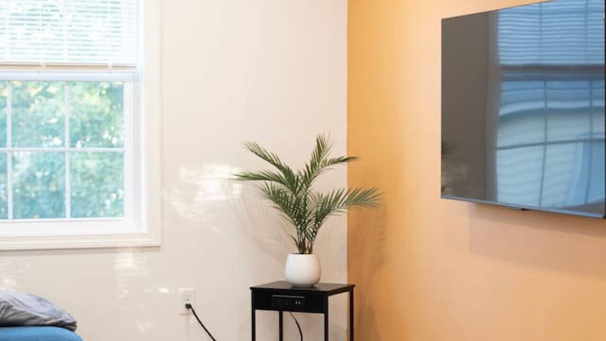 North Providence Apartment | Urban Contemporary Loft Retreat