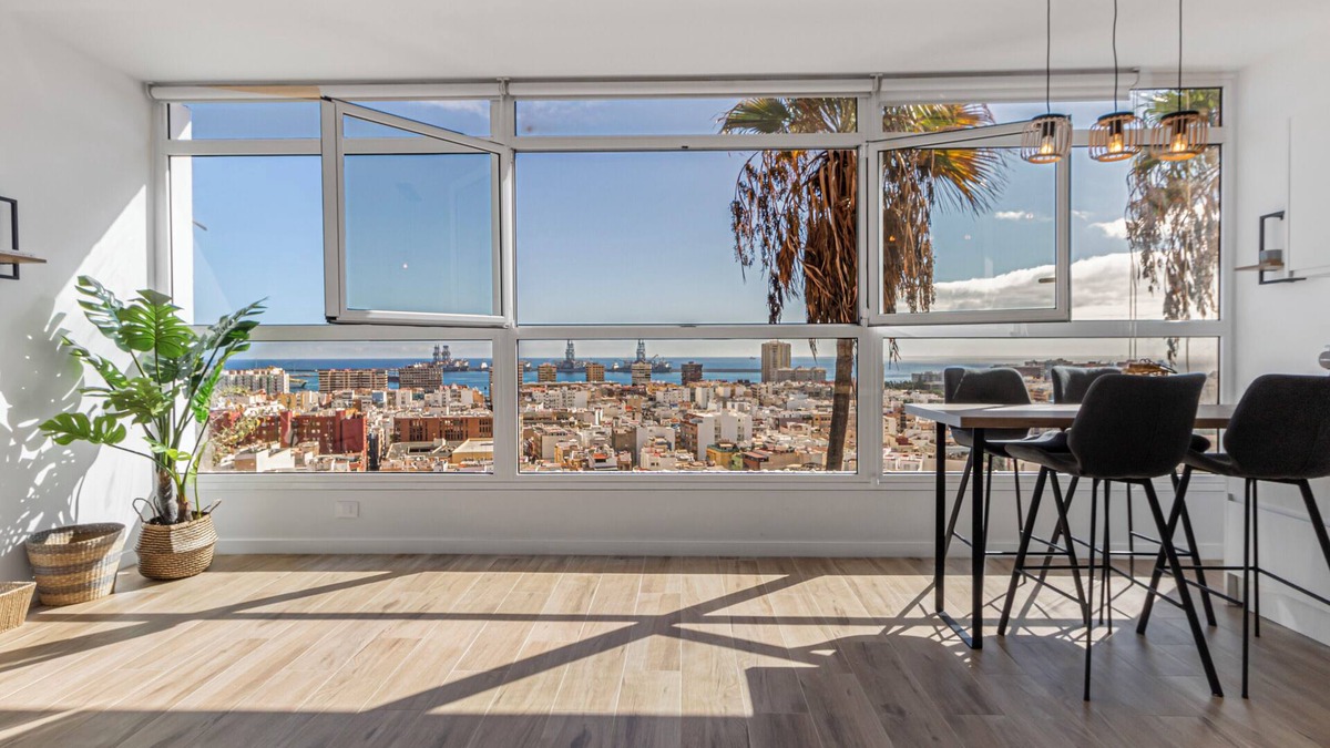 Las Palmas de Gran Canaria House | Urban Elegance View Suite Pool