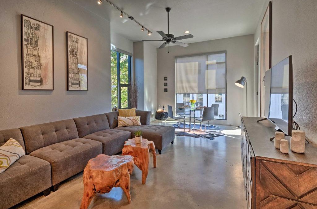 South Lamar Apartment | Urban Escape in SoLA with Private Patio!