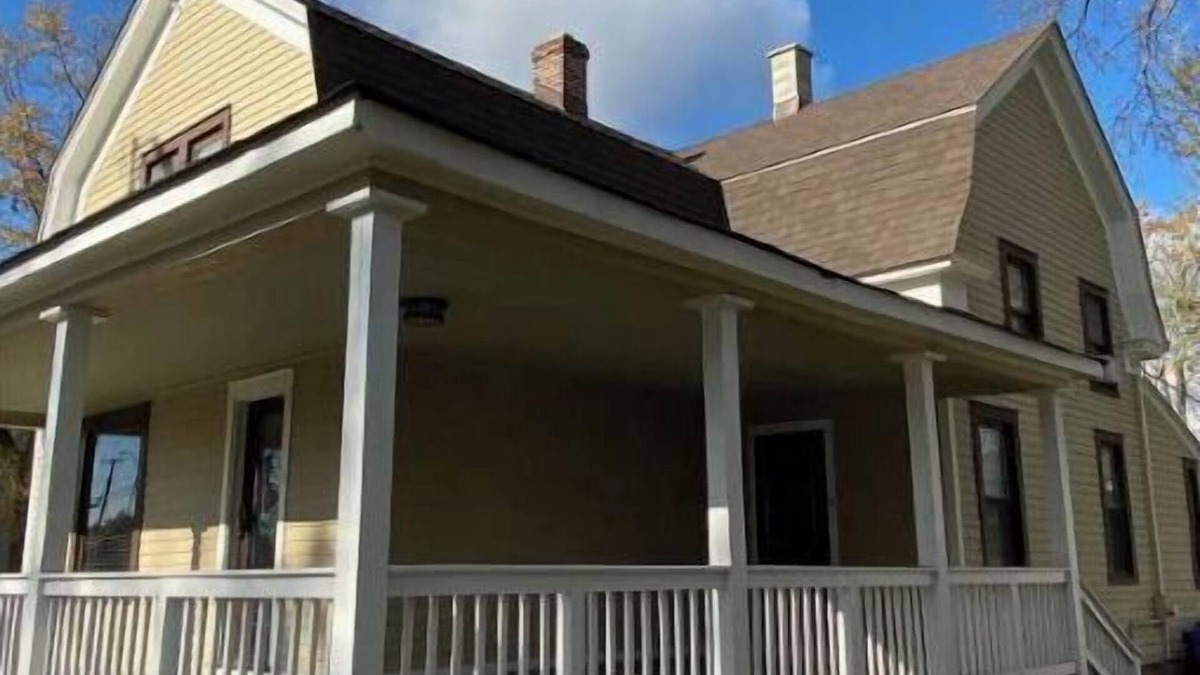 Des Plaines House | Urban Farmhouse near O’Hare Airport