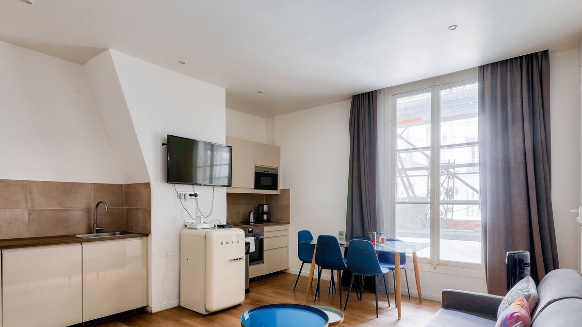 8th Arrondissement Apartment | Urban Flat 62 - Charming 3BDR in Triangle d'Or - only 100m from Champs-Elysees