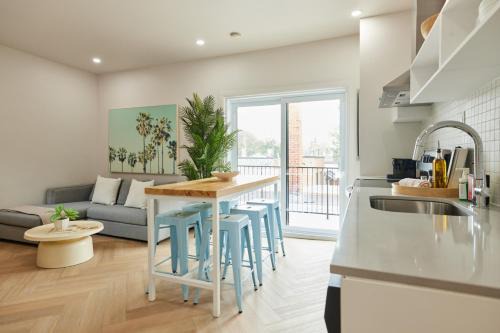 Plateau Mont Royal Apartment | Urban Gem in Le Plateau by Denstays