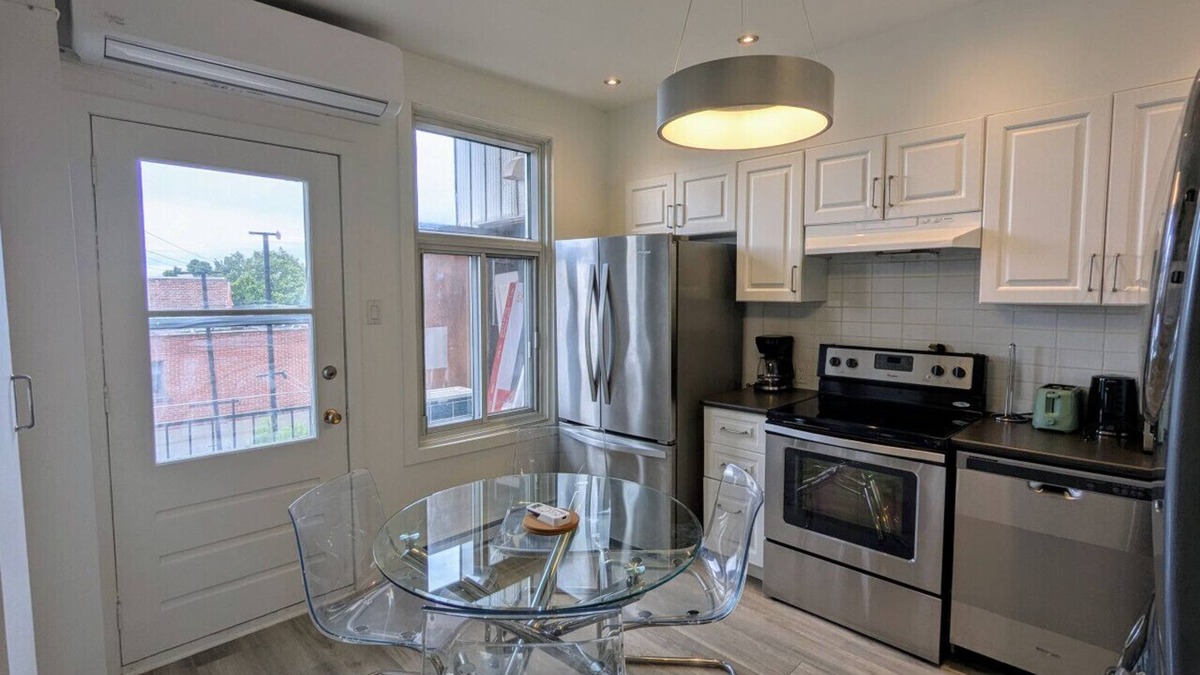 Maisonneuve Apartment | Urban Getaway in Hochelaga – Bright 1BR Apartment