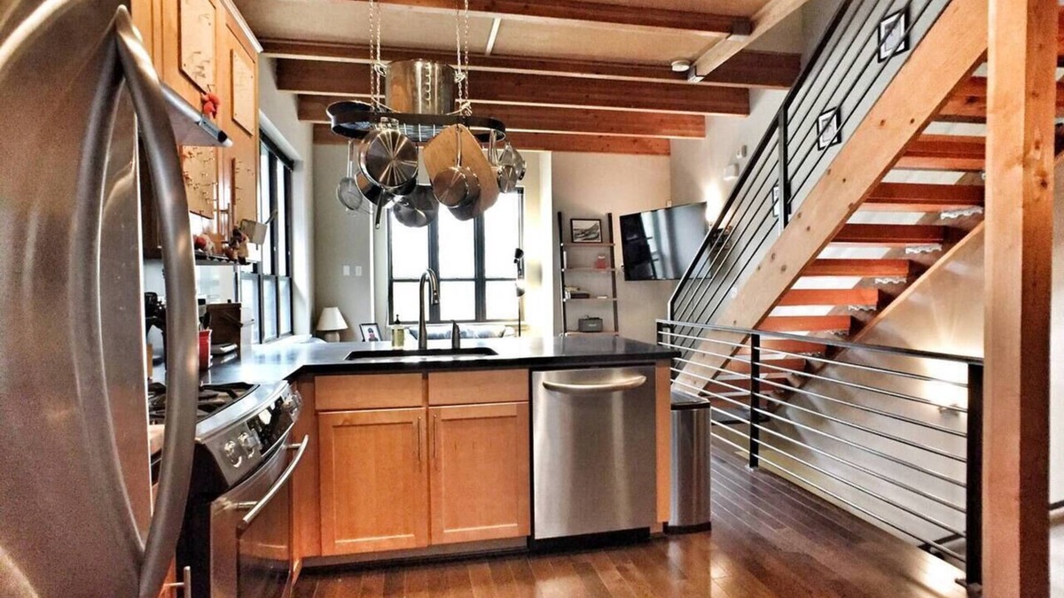 Green Lake House | Urban Green Lake Gem – Modern 2BR Retreat | Block to Lake + Easy FIFA Access
