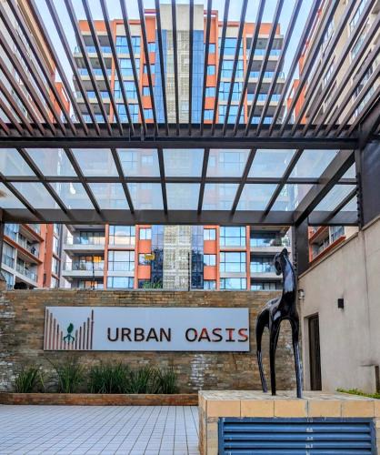 Thompson Estate Apartment | Urban Haven 3BR Apartment