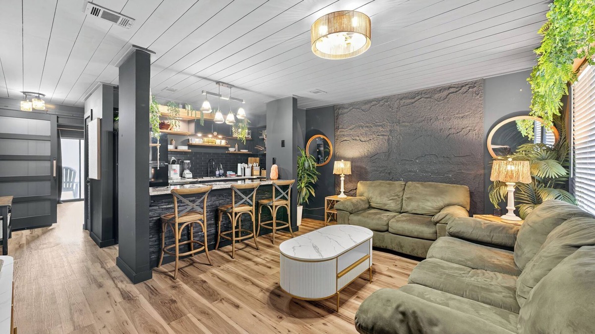Holiday Beach Apartment | Urban Jungle Themed Apt - Shared Pool - Queen Bed