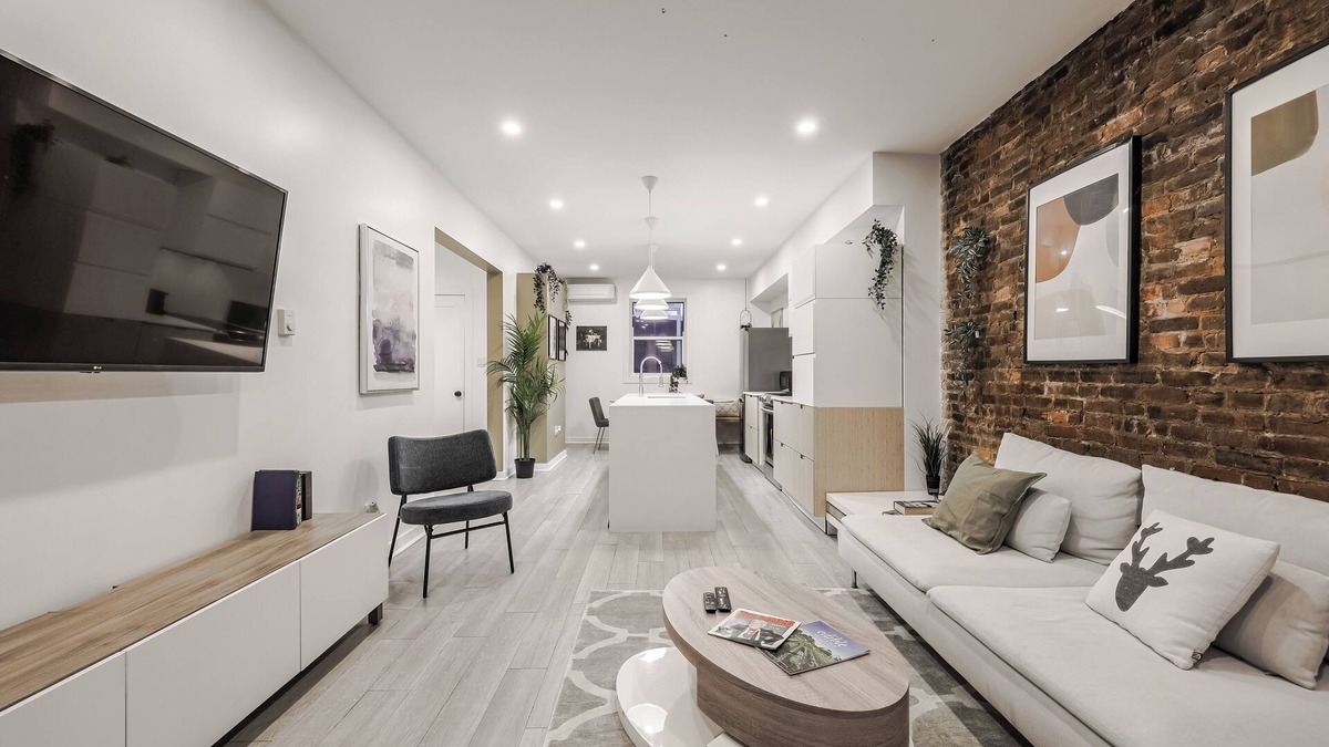 Hochelaga Apartment | URBAN OASIS 4 BEDROOMS UNIT IN QUIET NEIGHBORHOOD