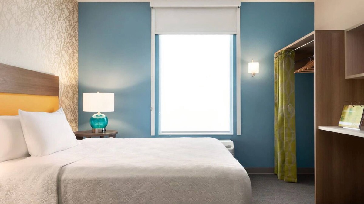 Wilmington Hotel | Urban Oasis! 4 Units w/FREE Breakfast and Kitchen! Pets Allowed, Parking!