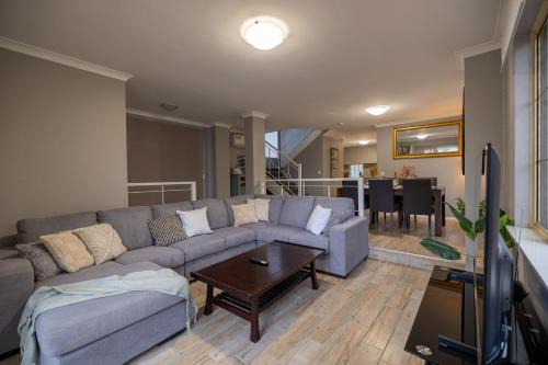 Kensington House | Urban Oasis Hideaway