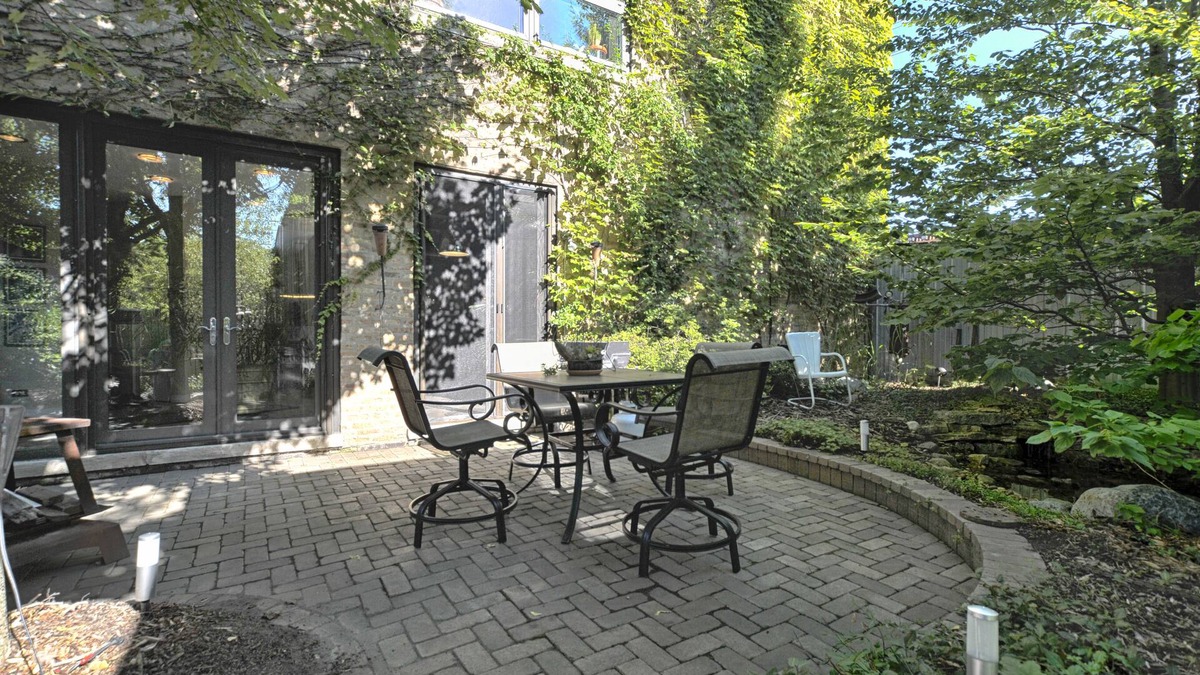 Palmer Square House | Urban oasis in Logan Square