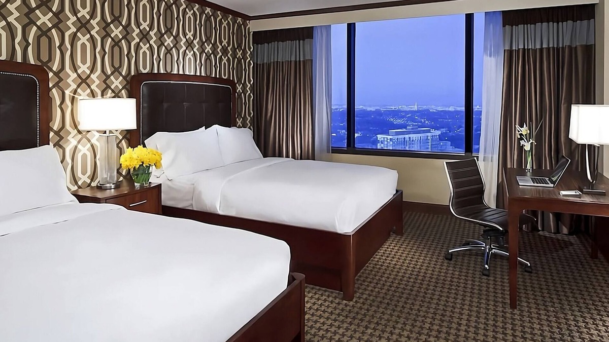 Alexandria West Hotel | Urban Oasis in the Heart of Alexandria! 3 Relaxing Units, Swimming Pool!