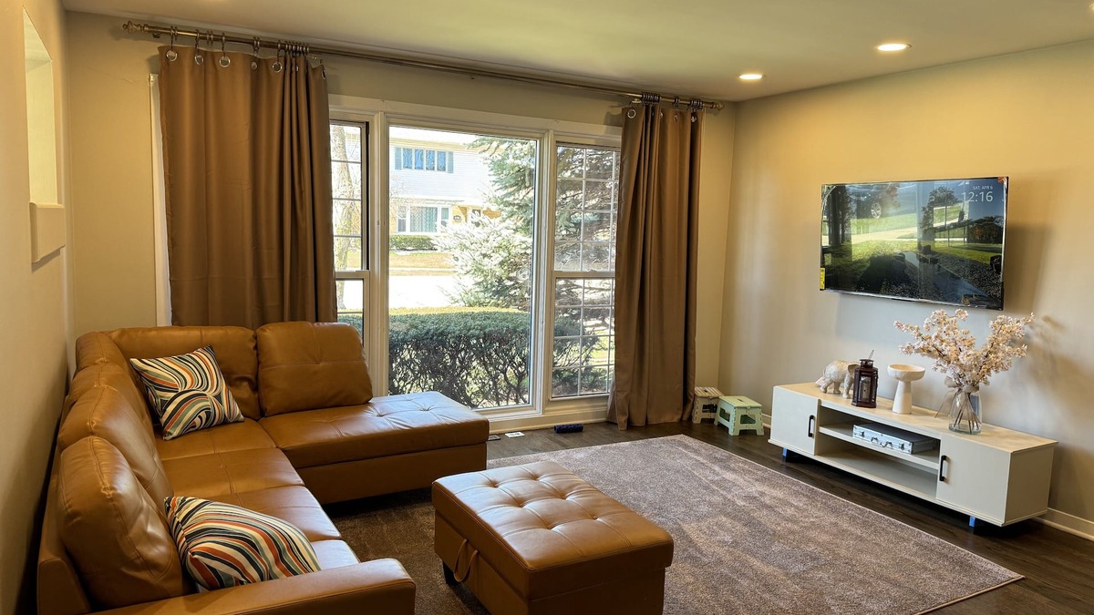 Skokie House | Urban Oasis - Kid Friendly - Quiet Street