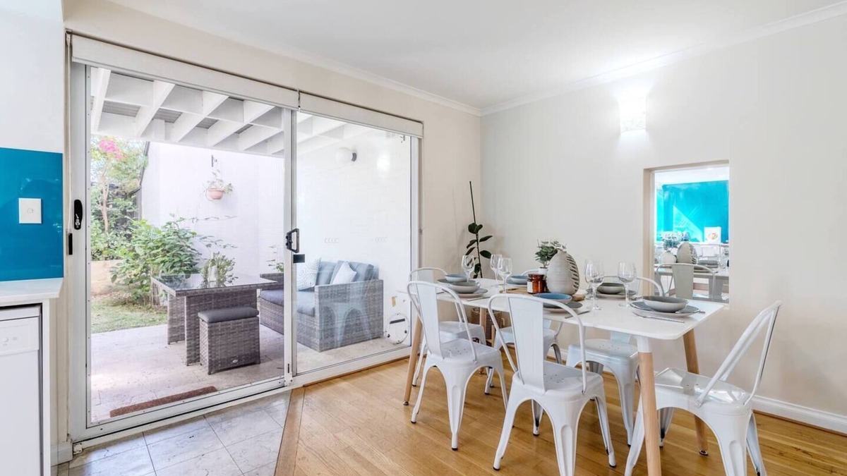 Victoria Park House | Urban Oasis: Near Optus Stadium!