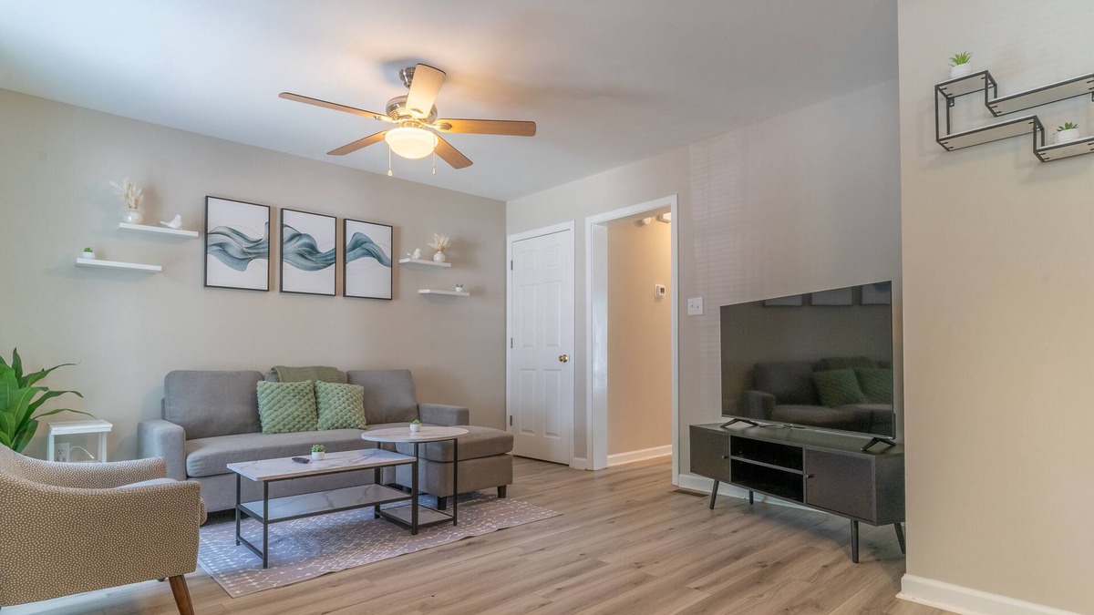 Downtown House | Urban Oasis: Newly Renovated Luxury Townhome -2BR Kingbed - 1Mile from Downtown