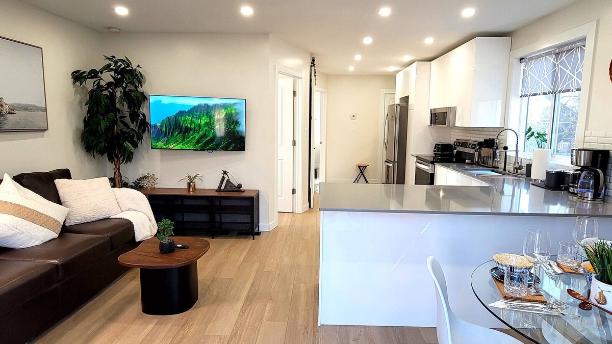 Winnipeg Apartment | Urban-Peg: Modern Comfort in the Heart of the City
