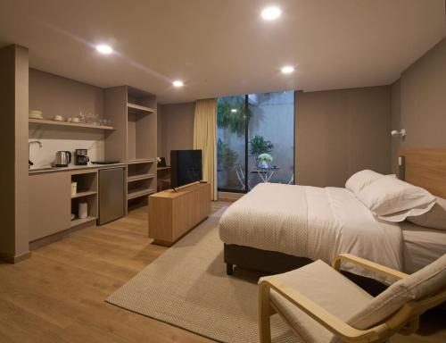 Financial District Apartment | Urban Retreat in Bogotá - Design & Comfort