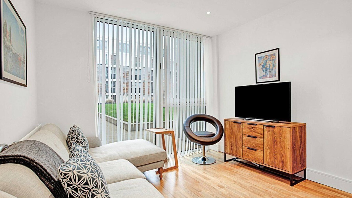 Isle of Dogs Apartment | Urban Retreat: Stylish 1-Bed Bliss