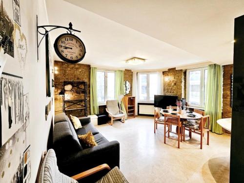 Gare Apartment | Urban stay 1BR flat near the train station-GAR68