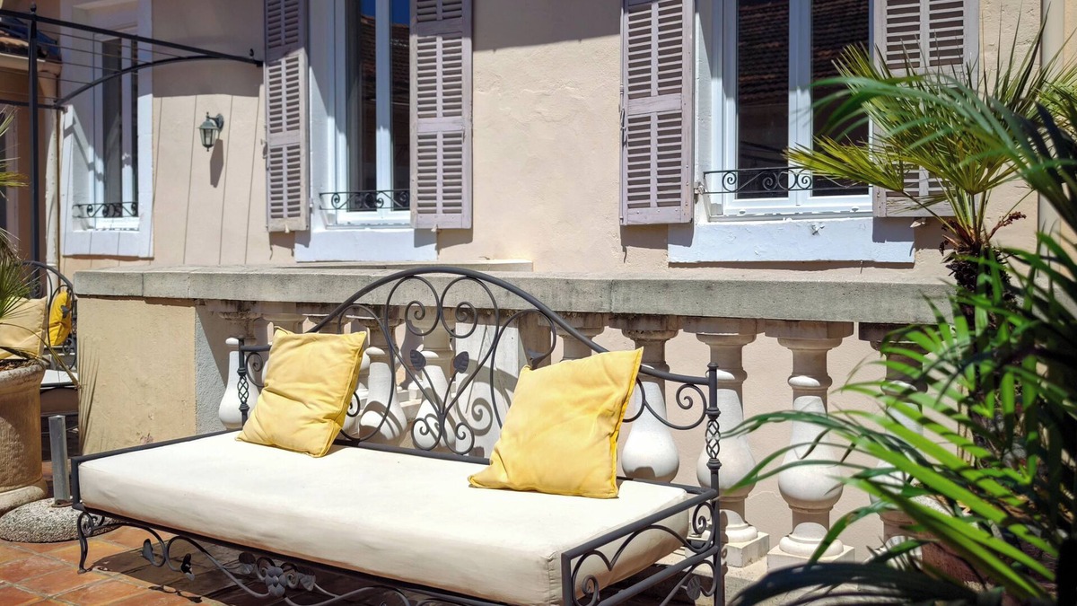 Carpentras Hotel | Urban Style Blason du Ventoux