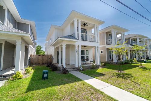 South Pensacola House | Urban Vista & Flat - Family Friendly, Downtown Pensacola
