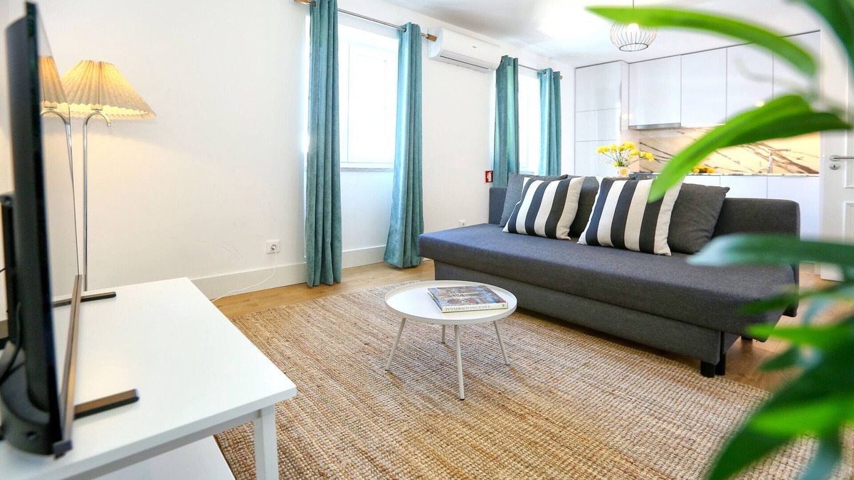 Pena Apartment | Urban Vista in Lisbon - by Misha's Place (5D)