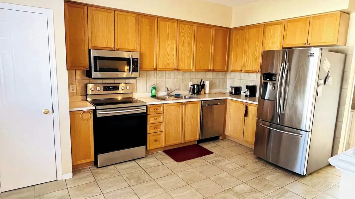Bowmanville House | Urbanite Retreat 4BR Home