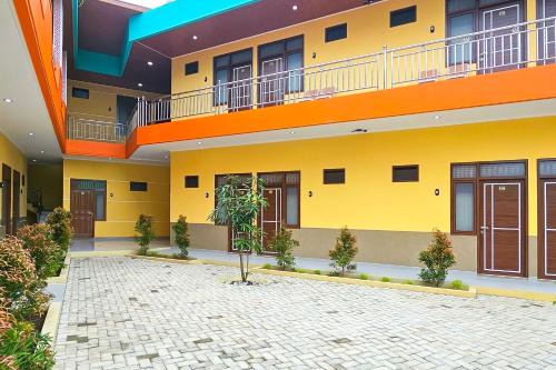 West Cirebon Hotel | Urbanview MJ Hotel Syariah Cirebon by Reddoorz