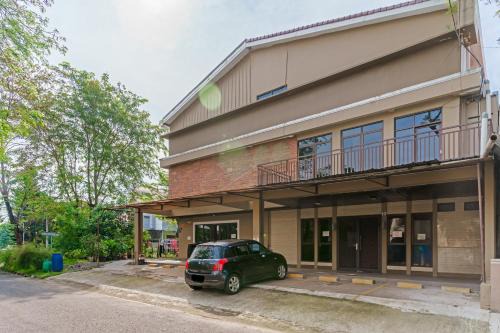 Cikarang Hotel | Urbanview Syariah Sweet Home Cikarang