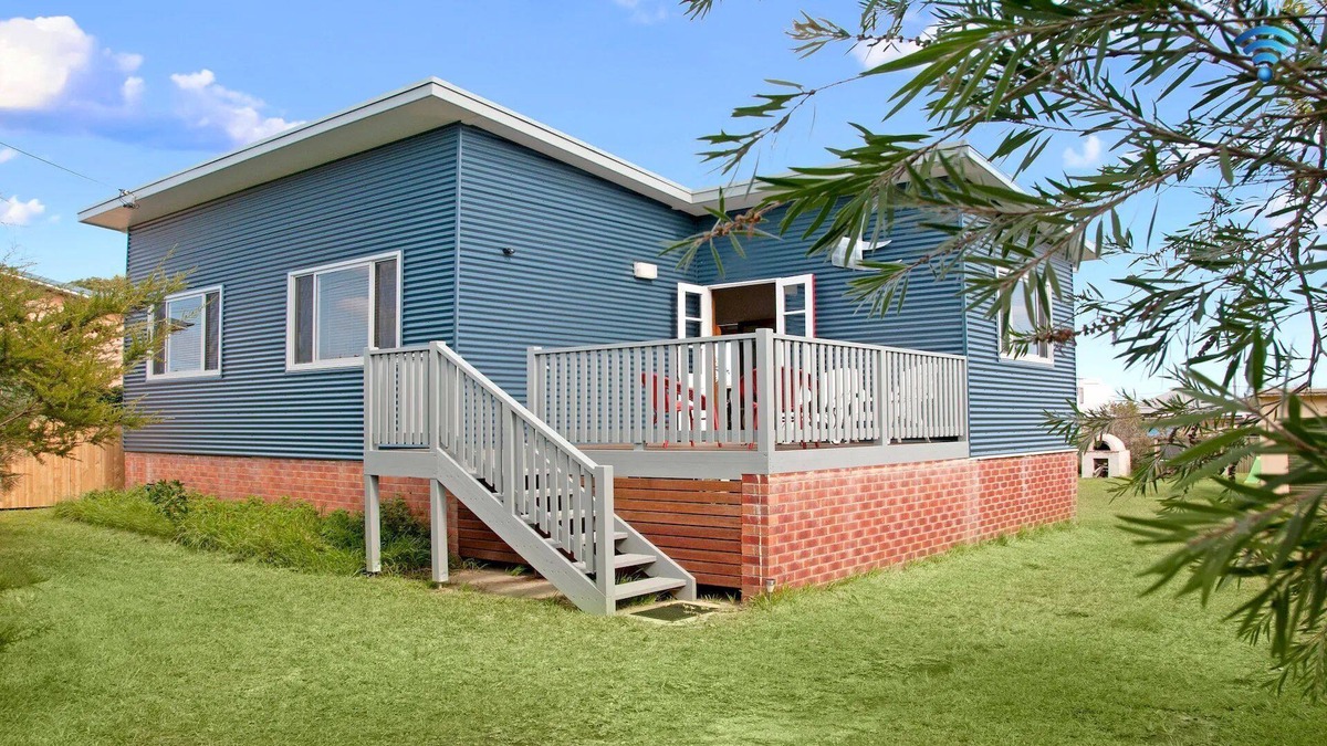 Currarong House | Urchins - funky comfort and style