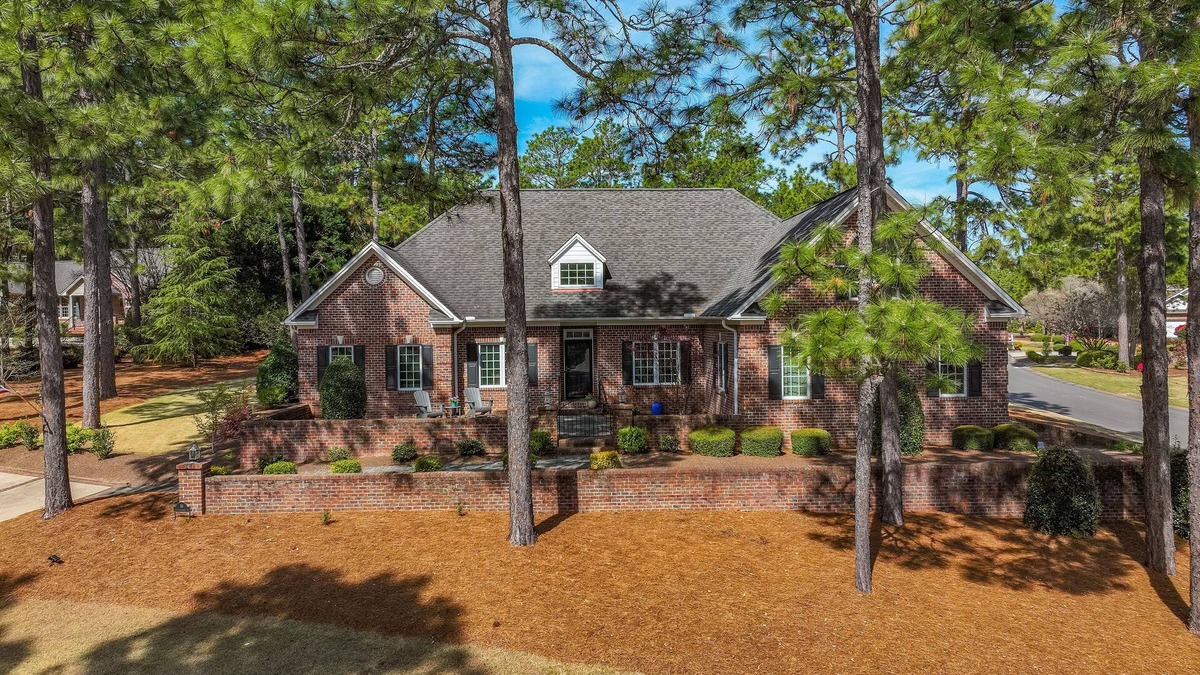 Southern Pines House | US Open! Golf Community, Sleeps 8, Minutes from Pinehurst #2.